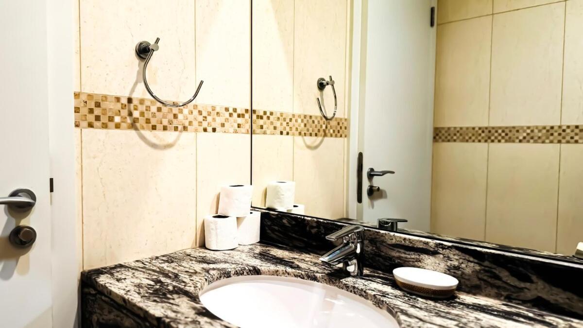 Sophisticated 2br In Jlt - Walk To Metro & Vakantiehuis