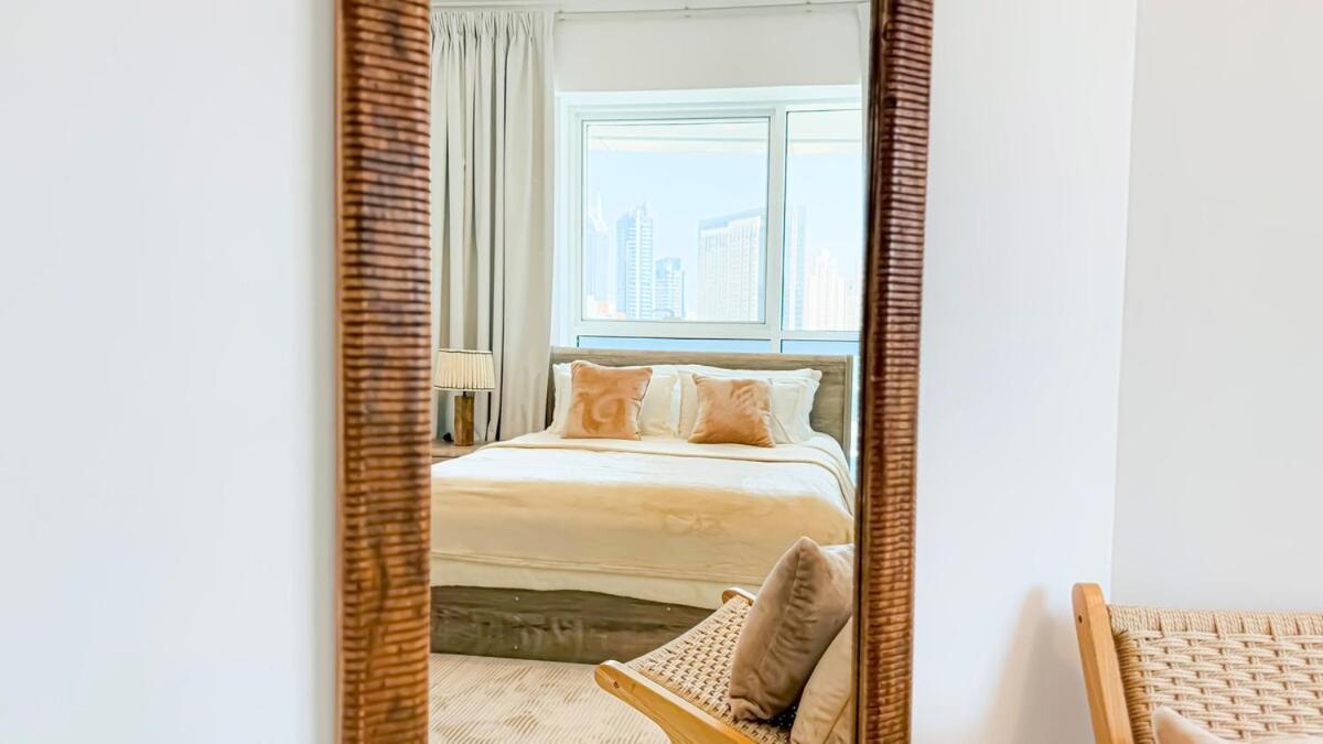 Sophisticated 2br In Jlt - Walk To Metro & Vakantiehuis Dubai